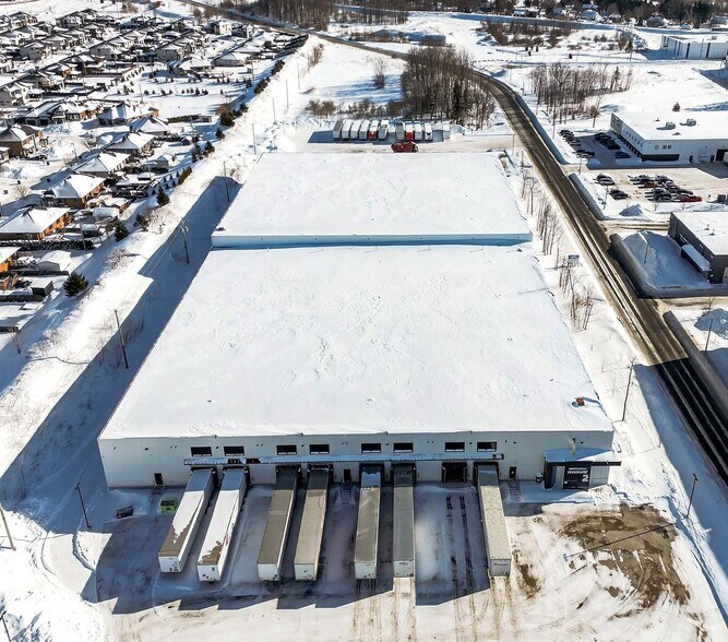 More Photos Of 8970 Rue Des Cordiers, Lévis Unknown For Lease