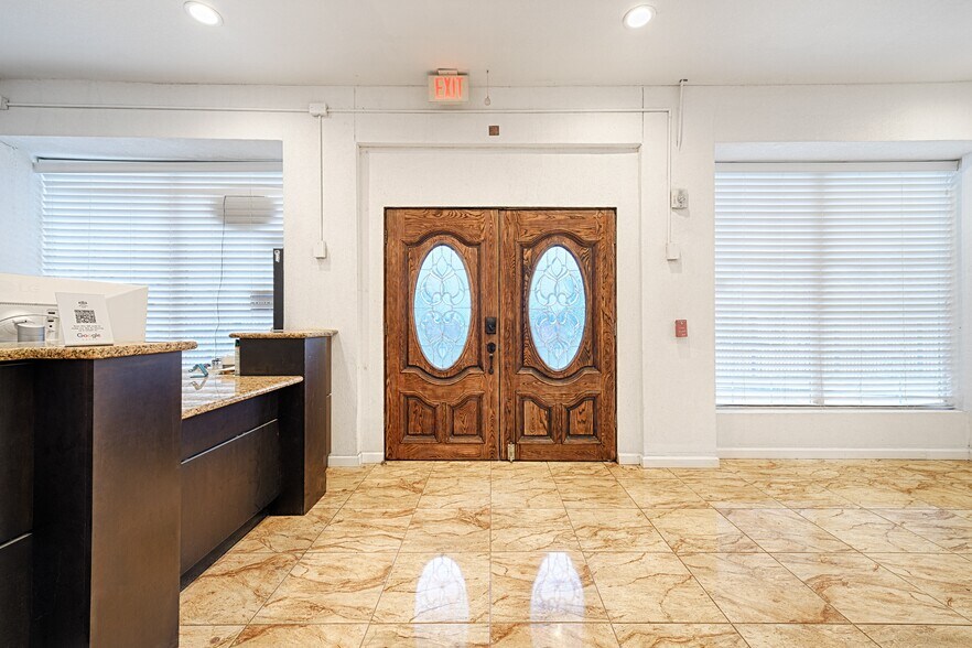 More Photos Of 110 S Main, Dilley Hotel For Sale