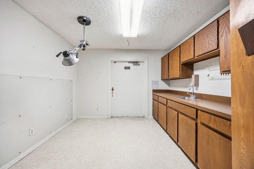 More Photos Of 2306 Ridge Rd, Rockwall Medical For Sale
