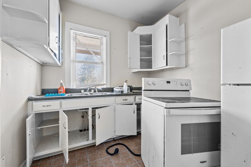 More Photos Of 421 Vine St, Eden Hotel For Sale