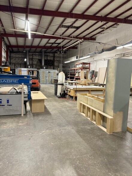More Photos Of 3250 44th Ave N, Saint Petersburg Manufacturing For Lease