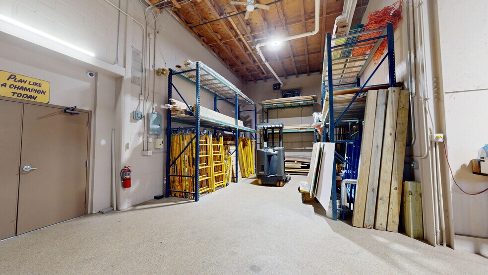 More Photos Of 111 S Lake St, Montgomery Service For Sale