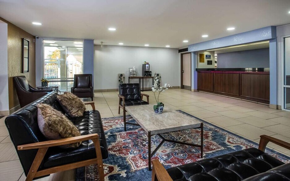 More Photos Of 5710 Challenger Pky, Fort Wayne Hotel For Sale