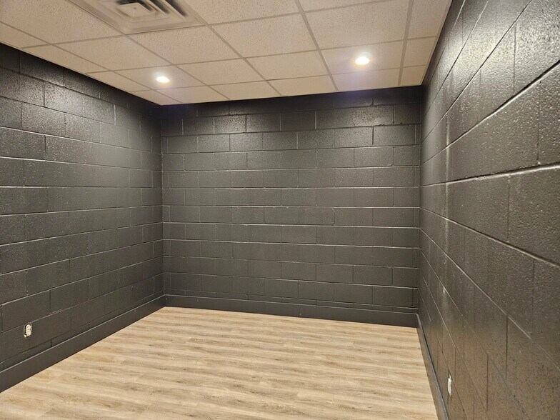 More Photos Of 2508 8th Ave S, Nashville Storefront Retail Office For Lease