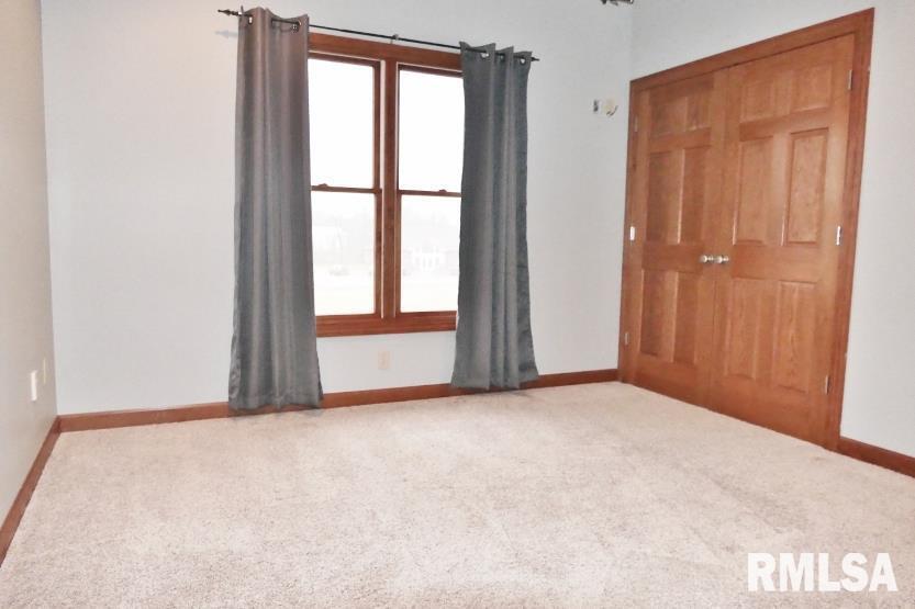 More Photos Of 109 Elizabeth Pointe Dr, Germantown Hills Office For Sale