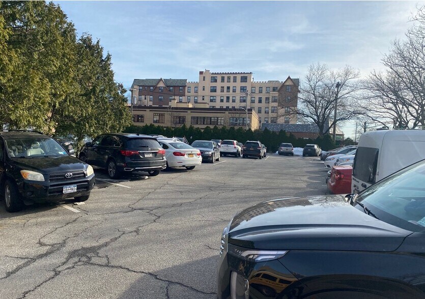 More Photos Of 466 Main St, New Rochelle Medical For Lease