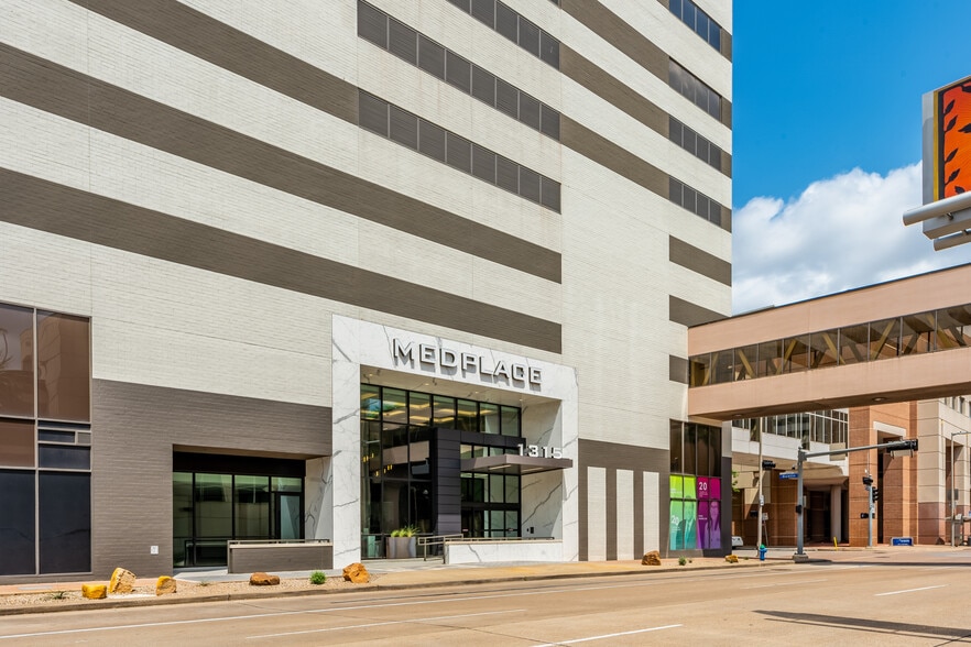 More Photos Of 1315 St Joseph Pky, Houston Medical For Lease