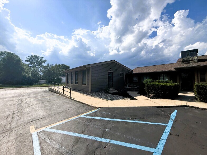 More Photos Of 5685 Highland Rd, Waterford Medical For Sale