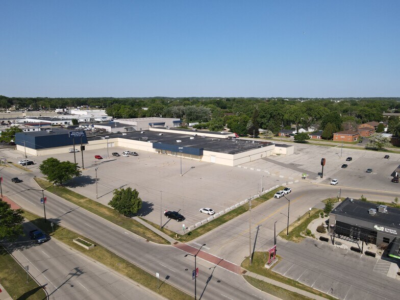 Primary Photo Of 216 S Military Ave, Green Bay Freestanding For Sale