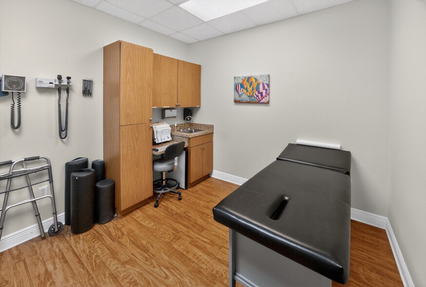 More Photos Of 733 & 737 County Road 466, Lady Lake Medical For Sale