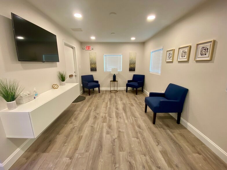 More Photos Of 230 Benmore Dr, Winter Park Medical For Sale