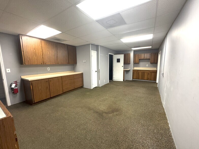 More Photos Of 2028 Palmetto St, Clearwater Light Distribution For Lease