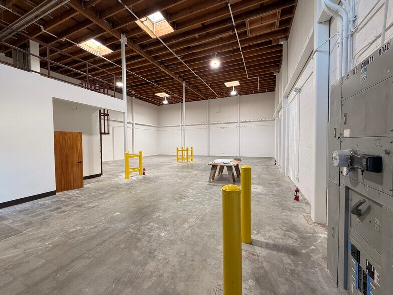 More Photos Of 305 Old County Rd, San Carlos Warehouse For Lease