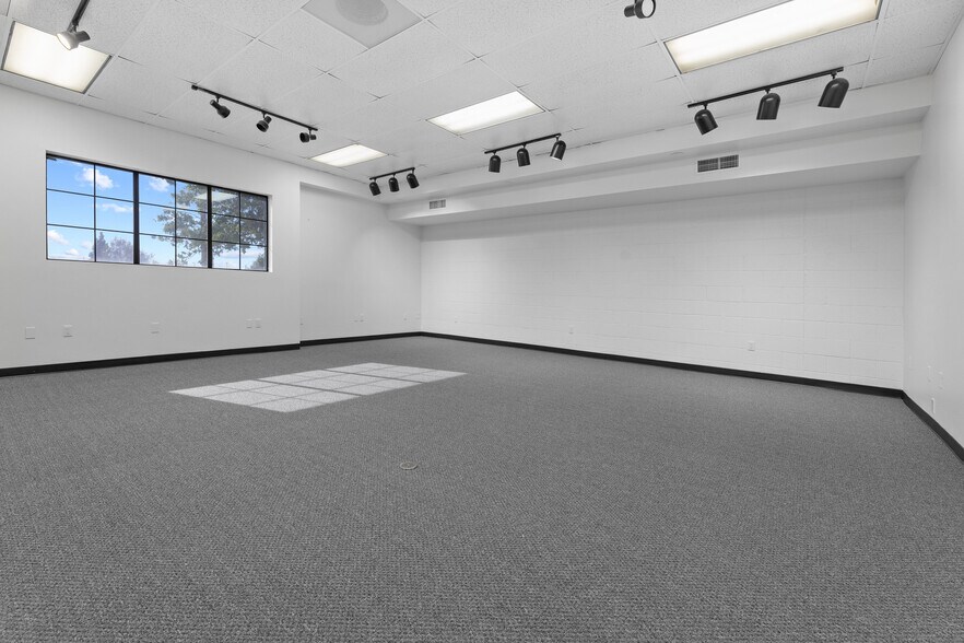 More Photos Of 2008 W Dorothea Ave, Visalia Freestanding For Lease