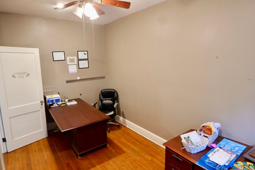 More Photos Of 1317 N Parkerson Ave, Crowley Storefront Retail Office For Sale