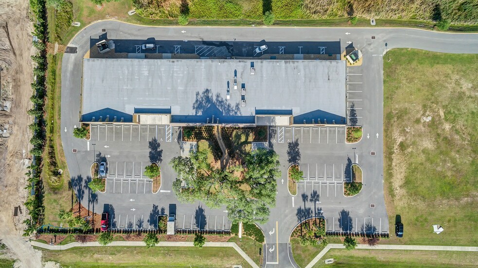 More Photos Of 9668 N US Highway 301, Wildwood Storefront Retail Office For Lease