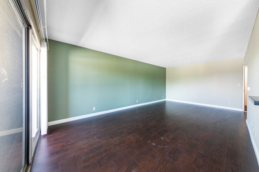 More Photos Of 13951 Moorpark St, Sherman Oaks Apartments For Sale
