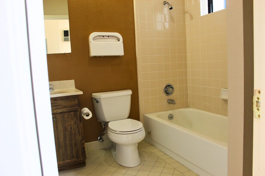 More Photos Of 5263 Claremont Ave, Oakland Loft Creative Space For Sale
