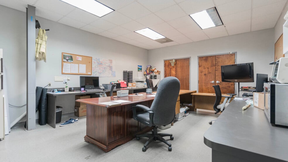 More Photos Of 12927 Plaza Dr, Richmond Light Manufacturing For Lease