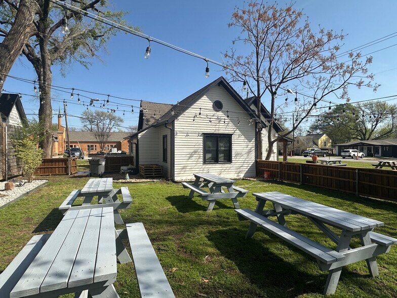 More Photos Of 148 Elm St, Keller Freestanding For Sale