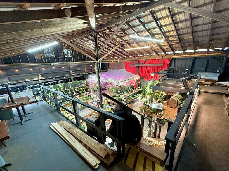 More Photos Of 609 Railroad Sq, Tallahassee Showroom For Sale