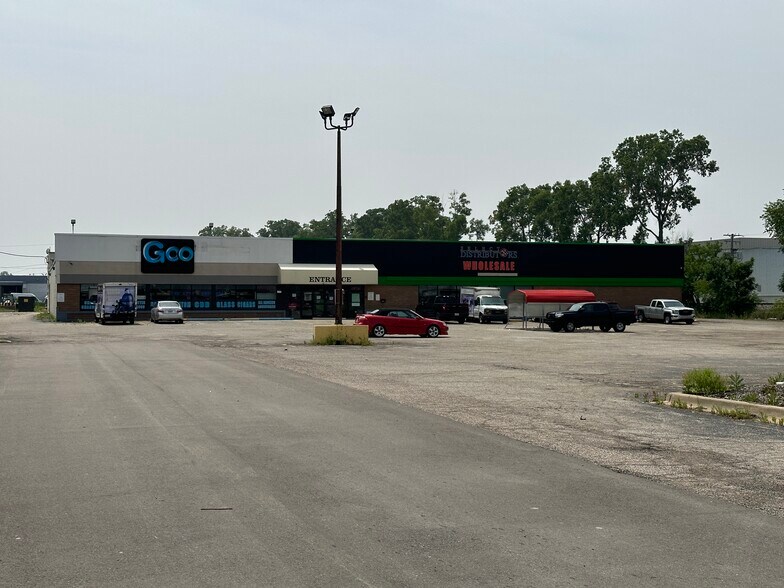 More Photos Of 19100 15 Mile Rd, Clinton Township Storefront For Sale