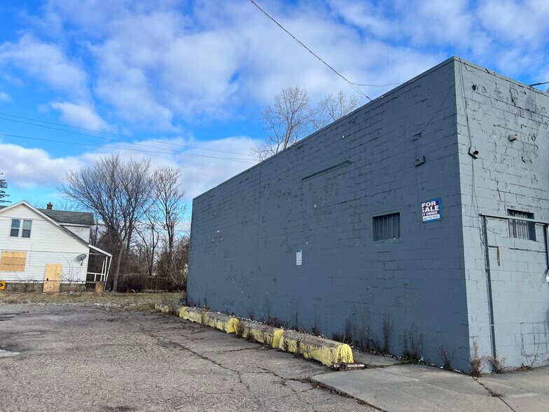 More Photos Of 2601 E Mcnichols Rd, Detroit Supermarket For Sale