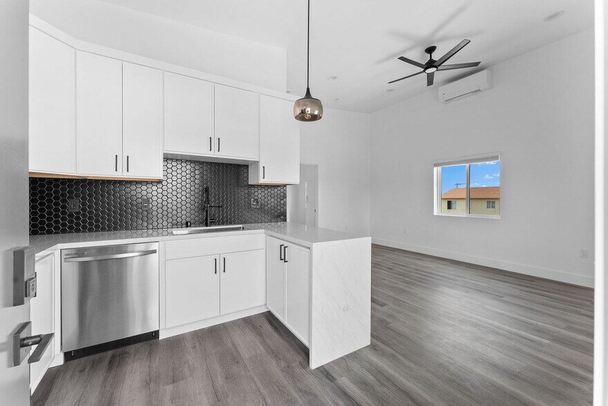 More Photos Of 2722 Nye St, San Diego Apartments For Sale