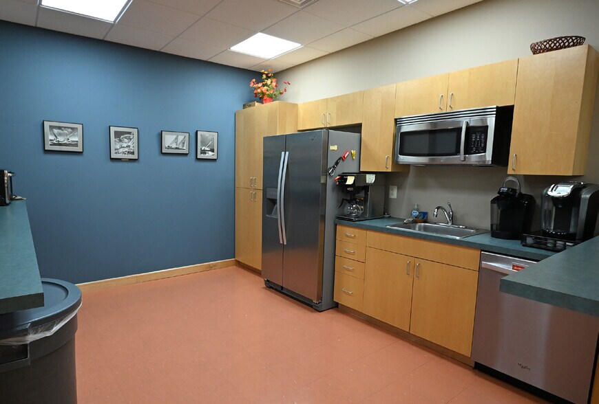More Photos Of 46179 Westlake Dr, Sterling Office For Sale