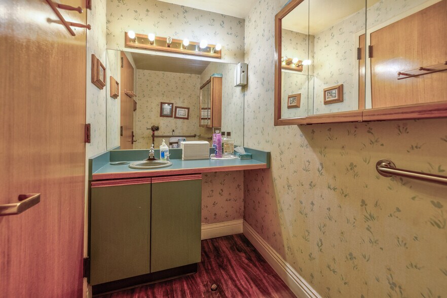 More Photos Of 16336 Whittier Blvd, Whittier Medical For Sale