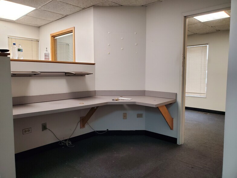 More Photos Of 17500-17516 S Carriageway Dr, Hazel Crest Office For Sale