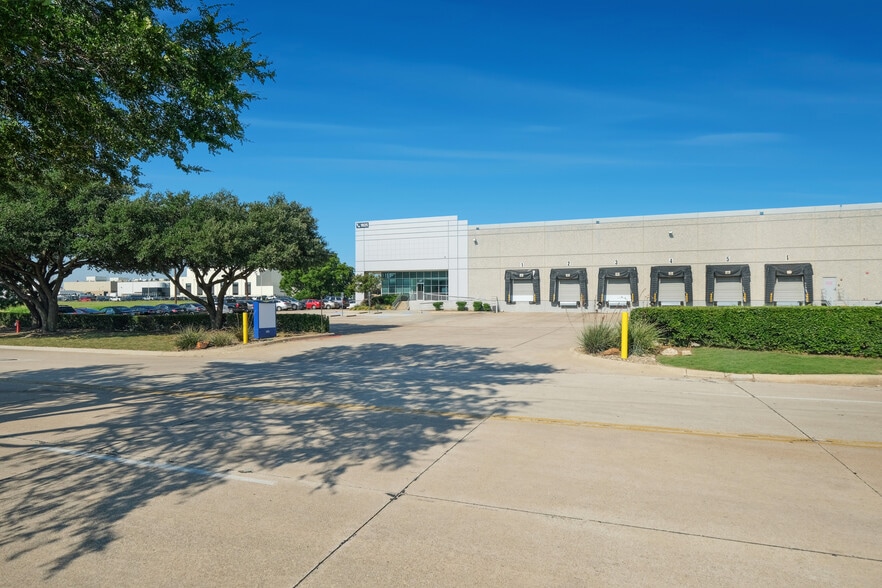 More Photos Of 1825 Westpark Dr, Grand Prairie Warehouse For Lease