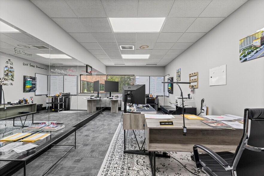 More Photos Of 15360 S Commerce Dr, Dearborn Office For Sale