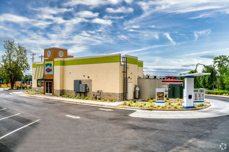 More Photos Of 1307 Charlotte Hwy, Lancaster Freestanding For Lease