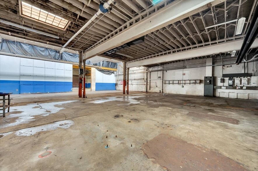 More Photos Of 8820 Lyndon St, Detroit Manufacturing For Sale