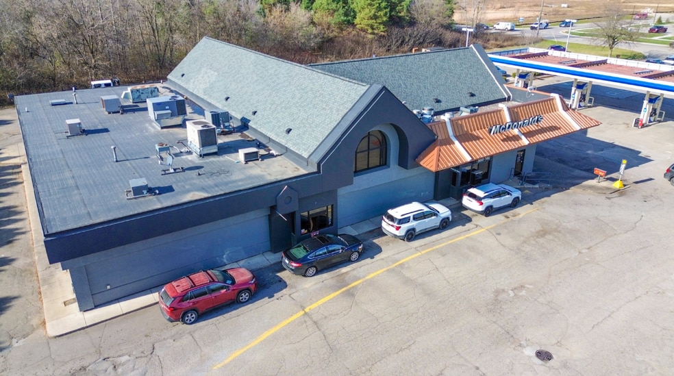 Primary Photo Of 7518 Lapeer Rd, Davison Service Station For Lease