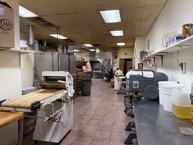 More Photos Of 37821 Mound Rd, Sterling Heights Freestanding For Sale