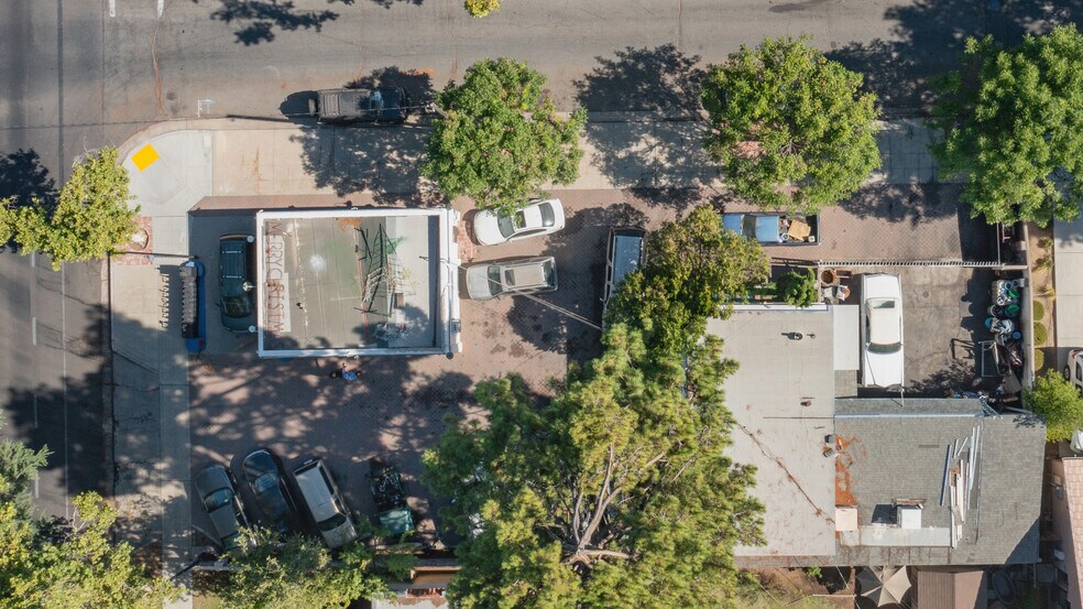 More Photos Of 2740 N Van Ness Blvd, Fresno Service Station For Sale