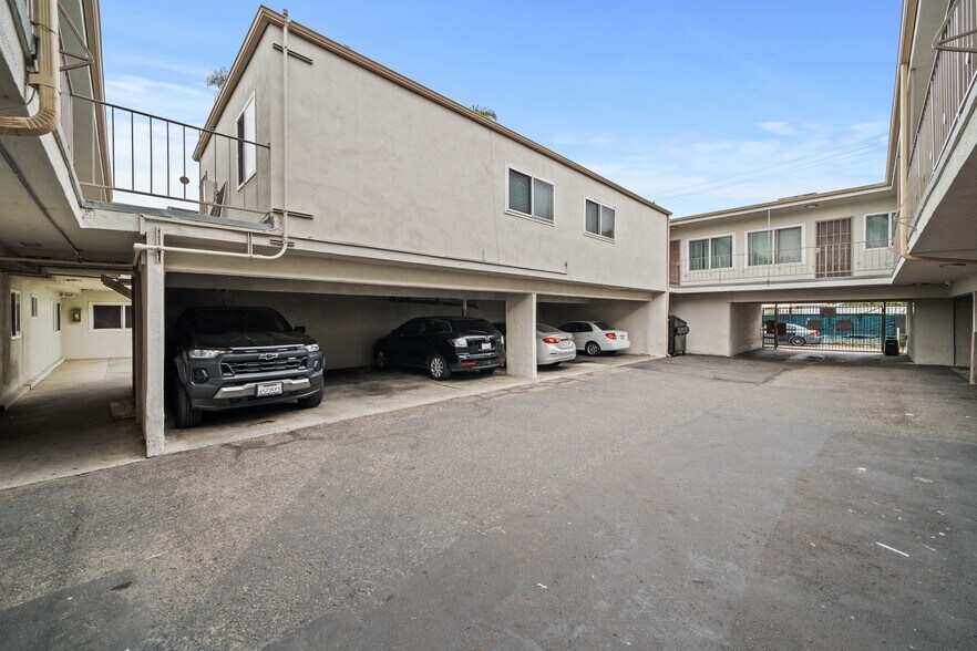 More Photos Of 10720 Burin Ave, Lennox Apartments For Sale