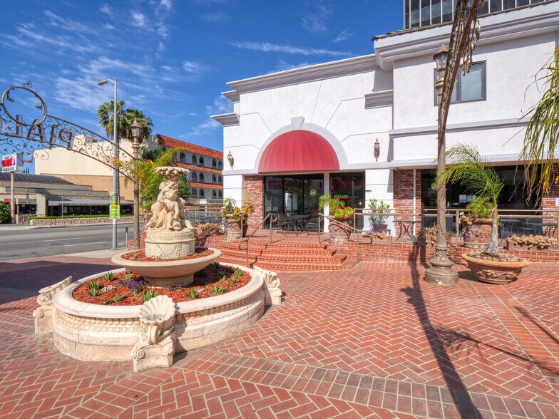 More Photos Of 15928 Ventura Blvd, Encino Storefront Retail Office For Lease