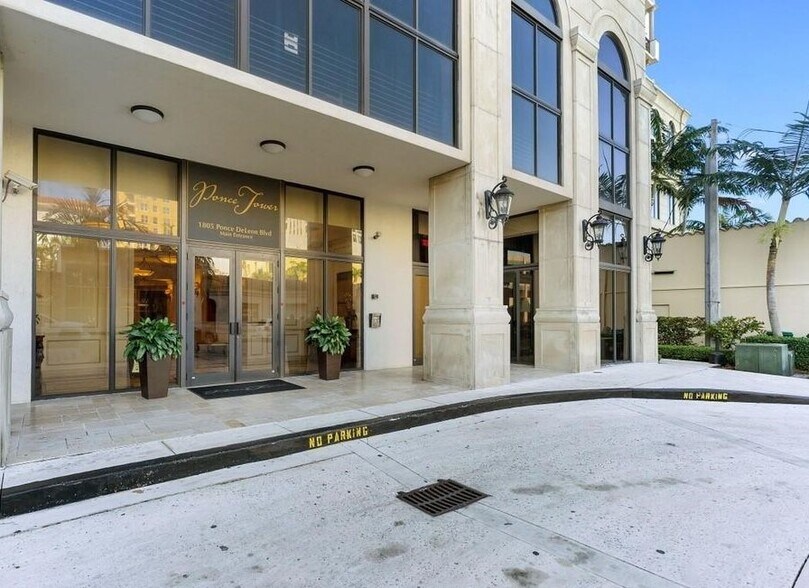 More Photos Of 140 Madeira Ave, Coral Gables General Retail For Sale