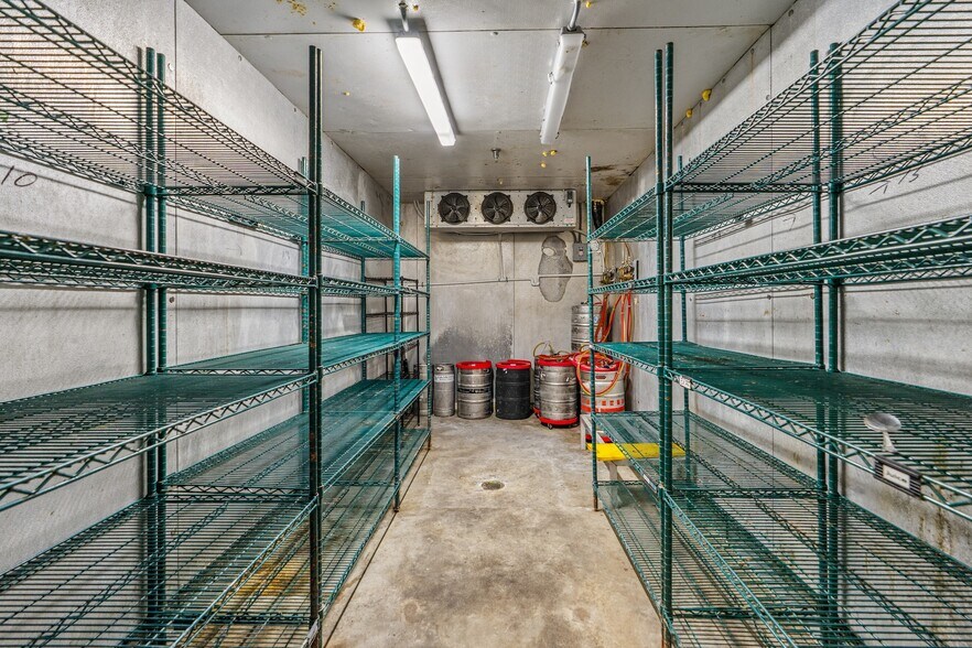 More Photos Of 4170 S Ridgewood Ave, Edgewater Specialty For Lease