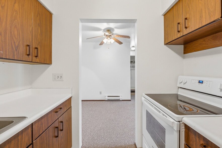 More Photos Of 228 Enterprise St, Stockbridge Apartments For Sale