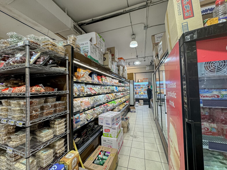 More Photos Of 14206 41st Ave, Flushing Supermarket For Lease