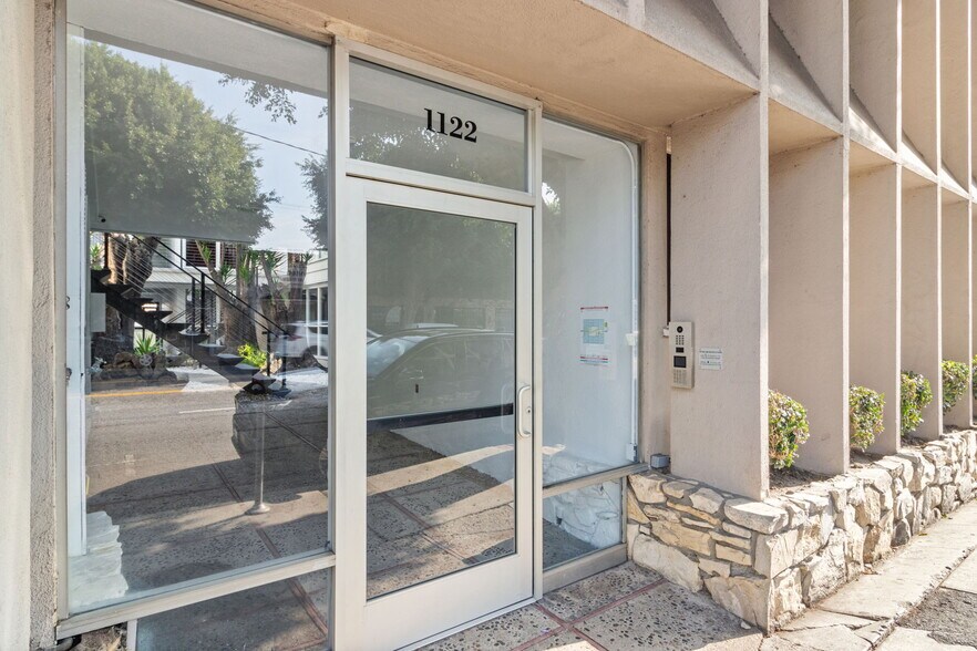 More Photos Of 1122 S Robertson, Los Angeles Office For Lease