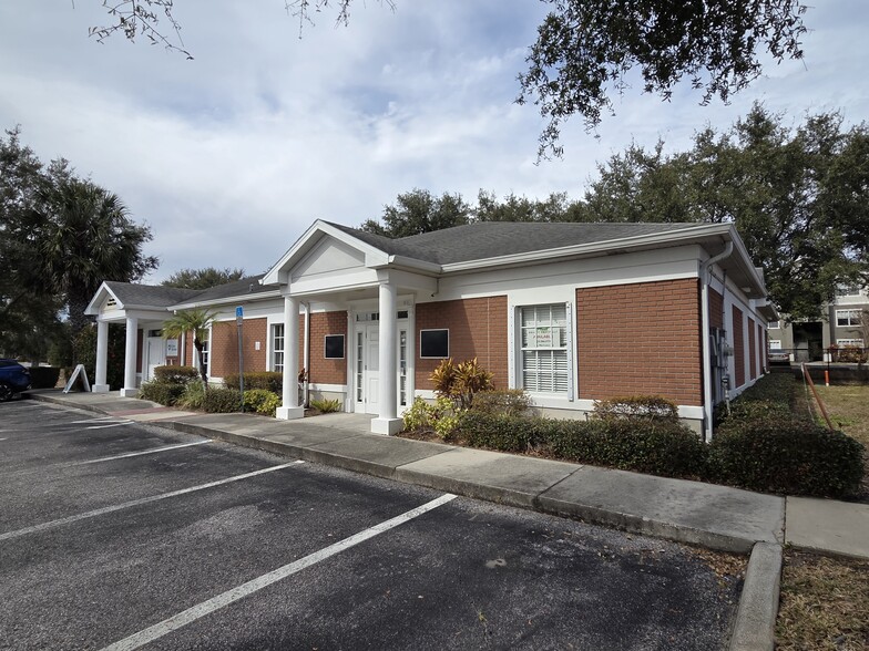 More Photos Of 143 N Oakwood Ave, Brandon Office For Lease