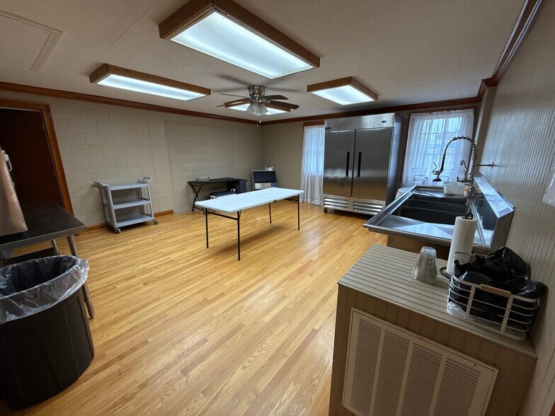 More Photos Of 102 Live Oak St, Tabor City Restaurant For Sale