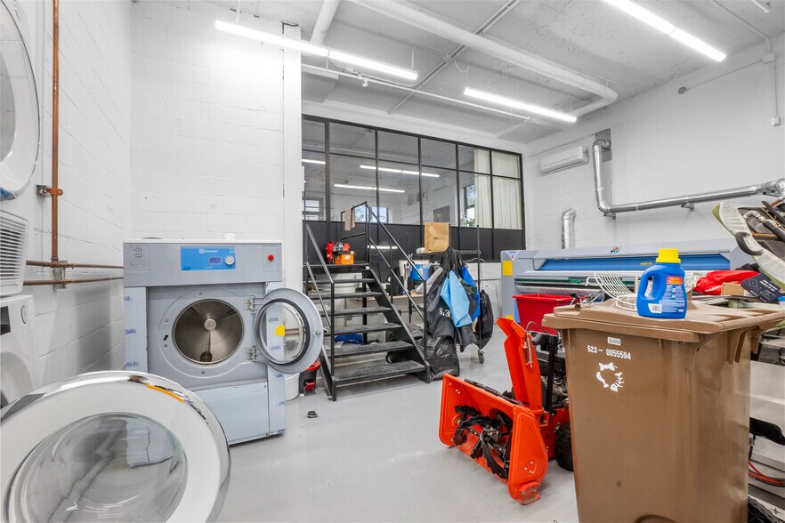 More Photos Of 2425-2455 Rue Desautels, Montréal Flex For Lease