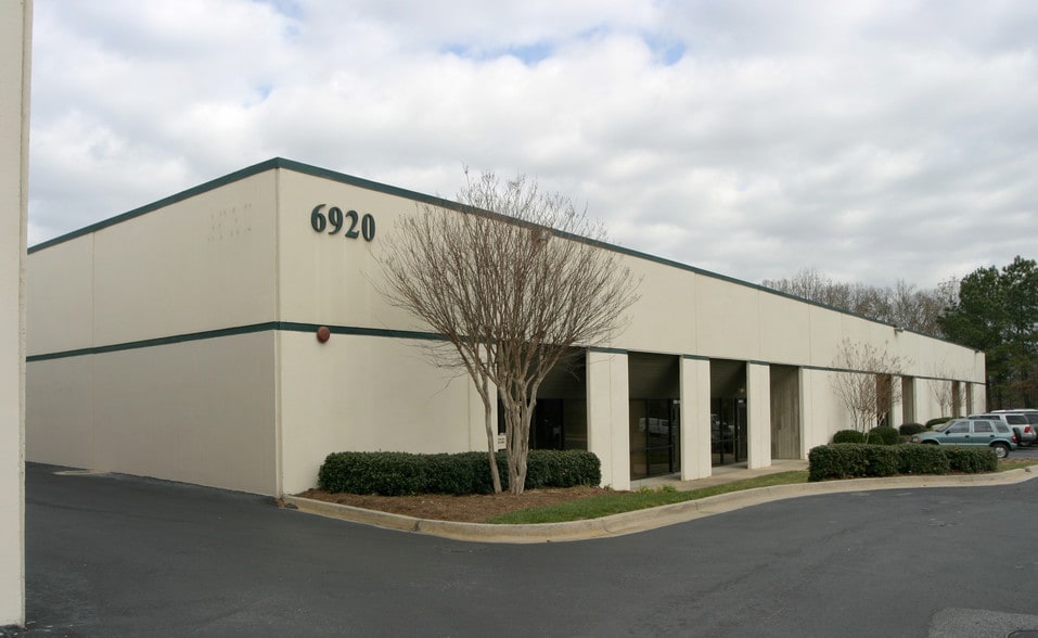 More Photos Of 6920 Peachtree Industrial Blvd, Peachtree Corners Warehouse For Lease