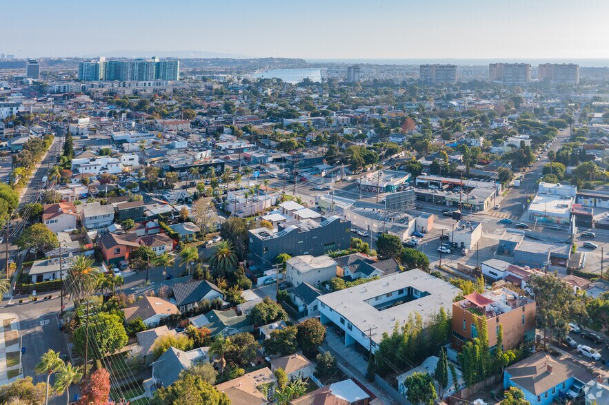 More Photos Of 2478 Penmar Ave, Venice Dormitory For Sale